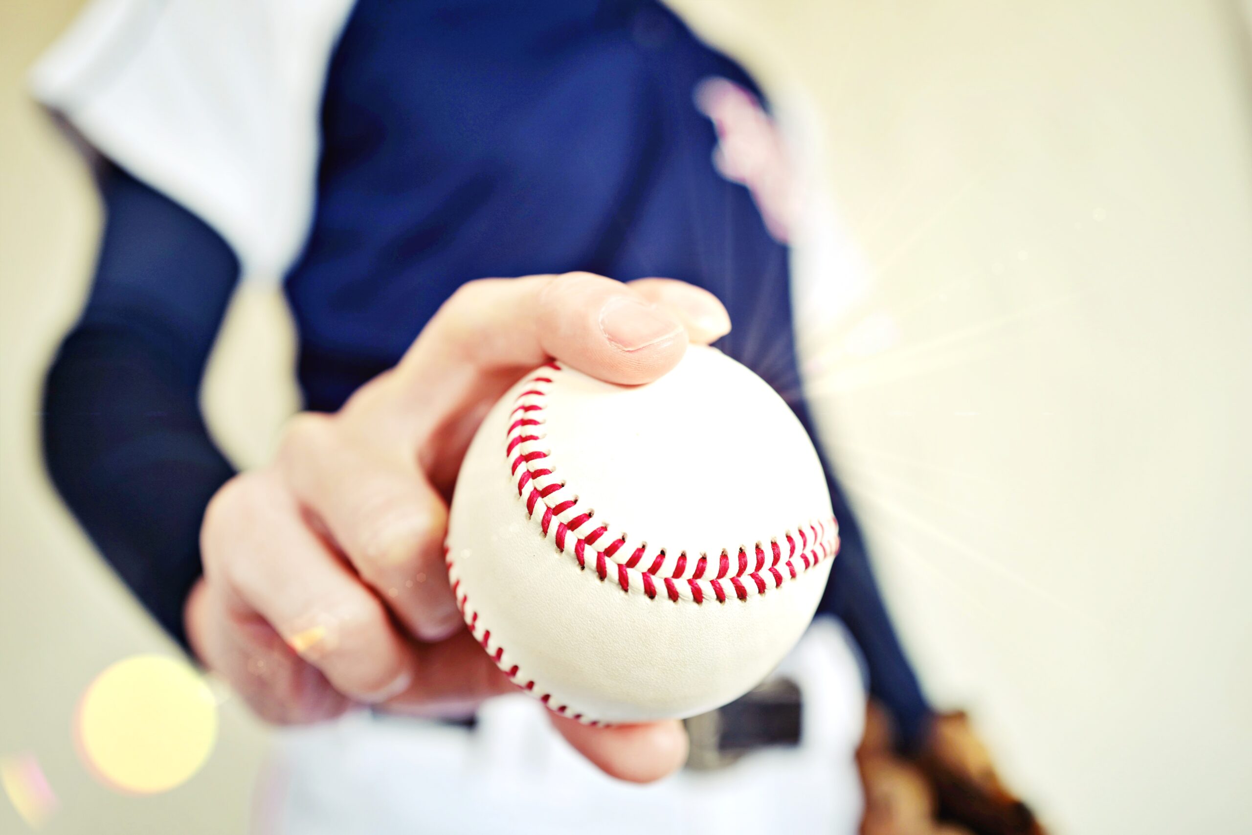 少年野球必見 キャッチボールが劇的に変わるボールの握り 親指が重要 です Kiredas キレダス